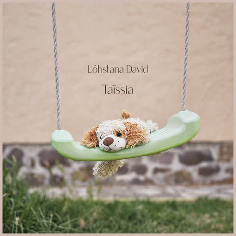 Cover of the single “Taïssia”: a plush toy sitting on a green swing